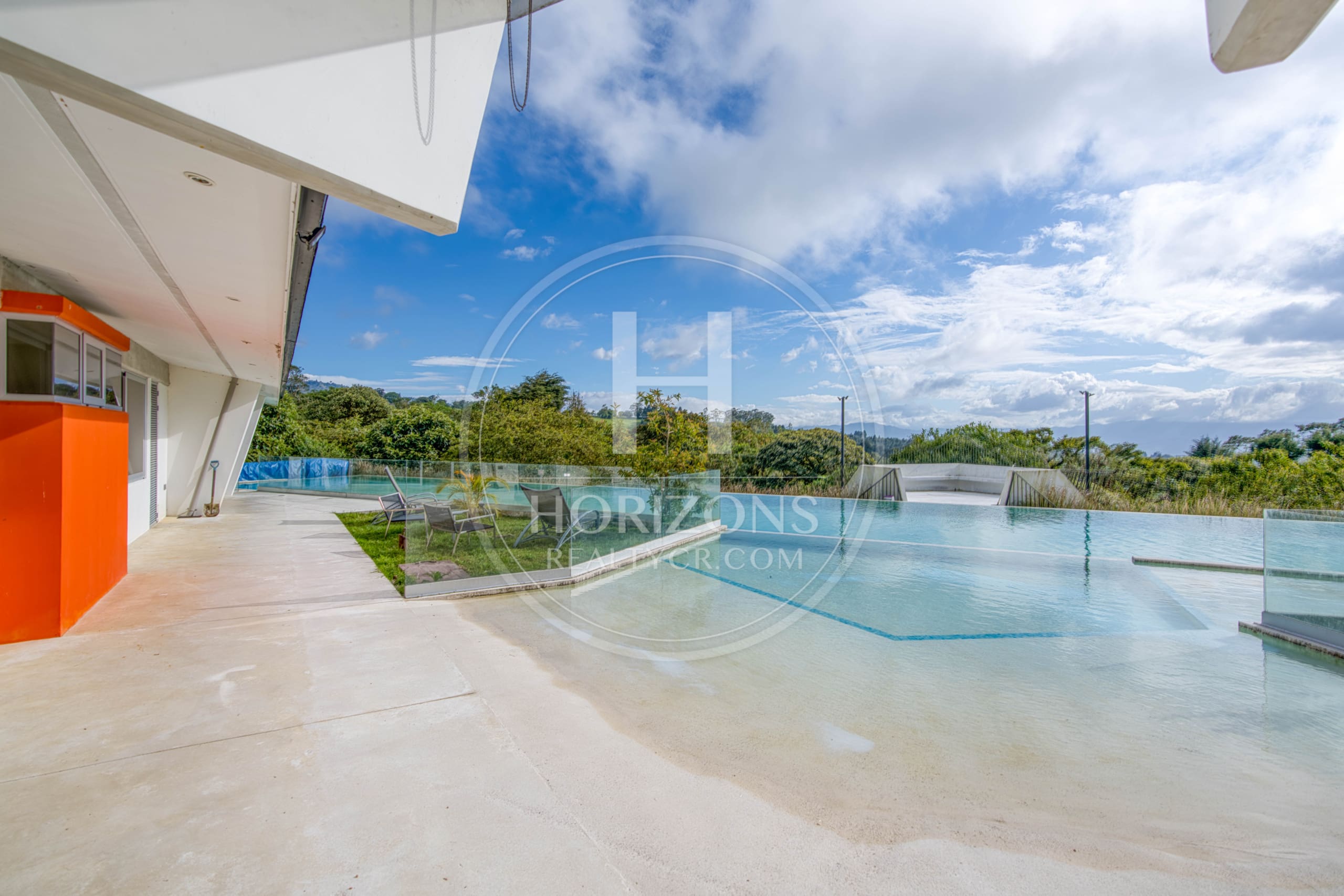 Venta de Exclusiva Residencia en Vazquez de Coronado con Piscina Olímpica y Vistas Panorámicas noj1069