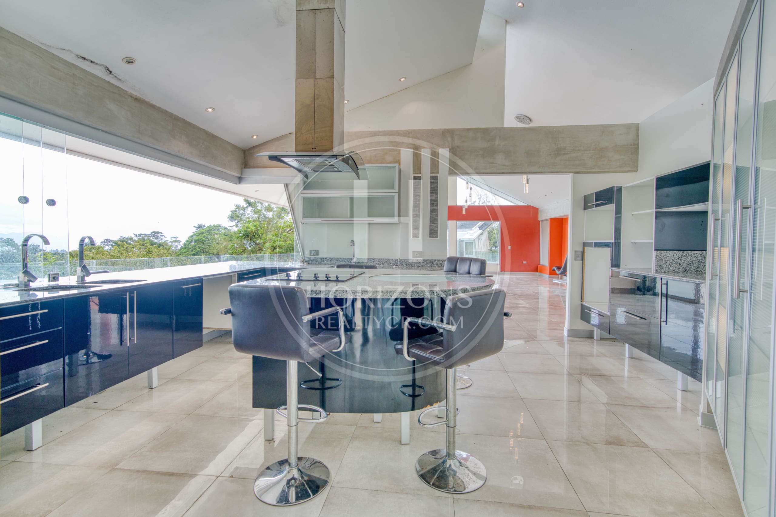 Venta de Exclusiva Residencia en Vazquez de Coronado con Piscina Olímpica y Vistas Panorámicas noj1069