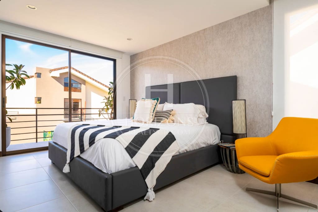 Preventa de Casas de Lujo en Condominio Parques del Sol Santa Ana noj1070