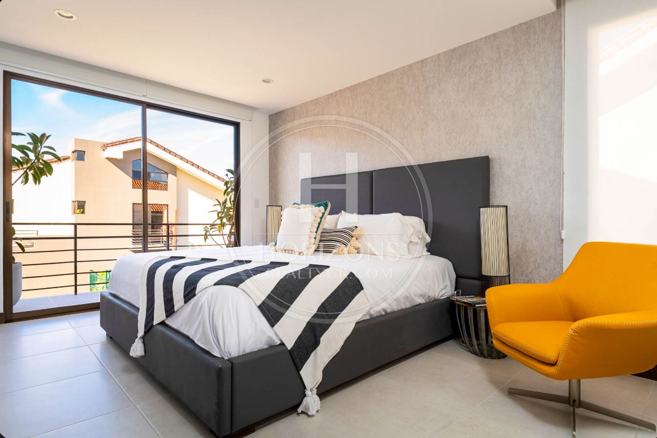 Preventa de Casas de Lujo en Condominio Parques del Sol Santa Ana noj1070