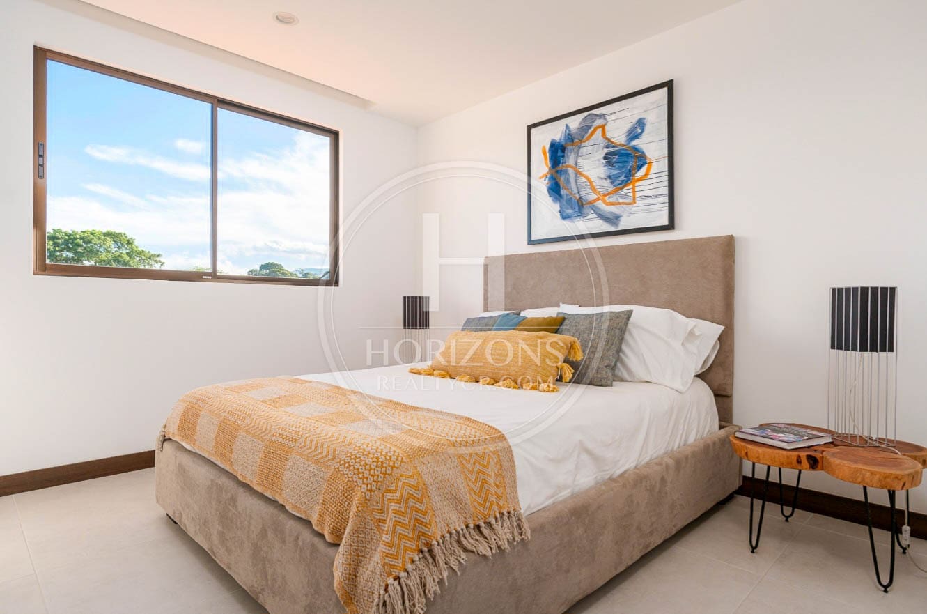 Preventa de Casas de Lujo en Condominio Parques del Sol Santa Ana noj1070