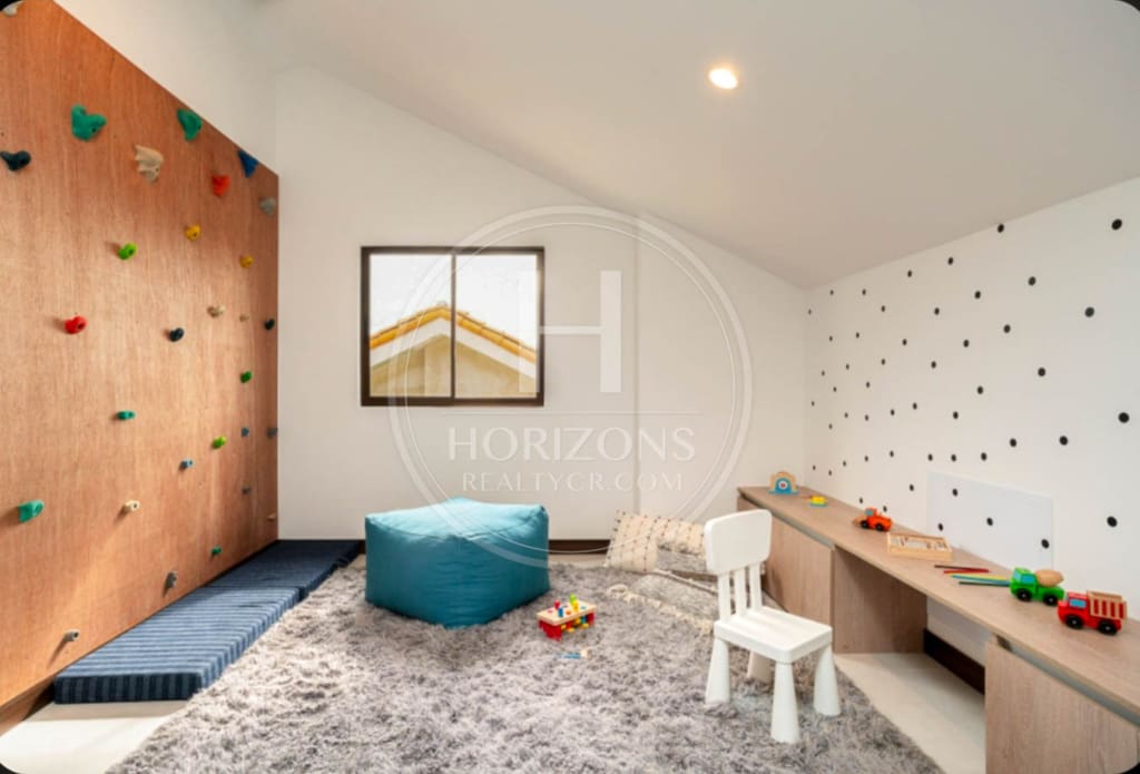 Preventa de Casas de Lujo en Condominio Parques del Sol Santa Ana noj1070