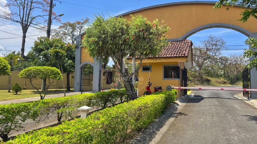 Se Alquila Apartamento Amueblado en Condominio Punta del Este a 8 Minutos de la UCR 2 Habitaciones NJA1338