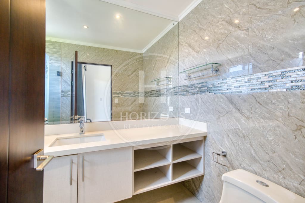Casa en Venta Condominio La Estefana 3 Habitaciones Oficina noj1064