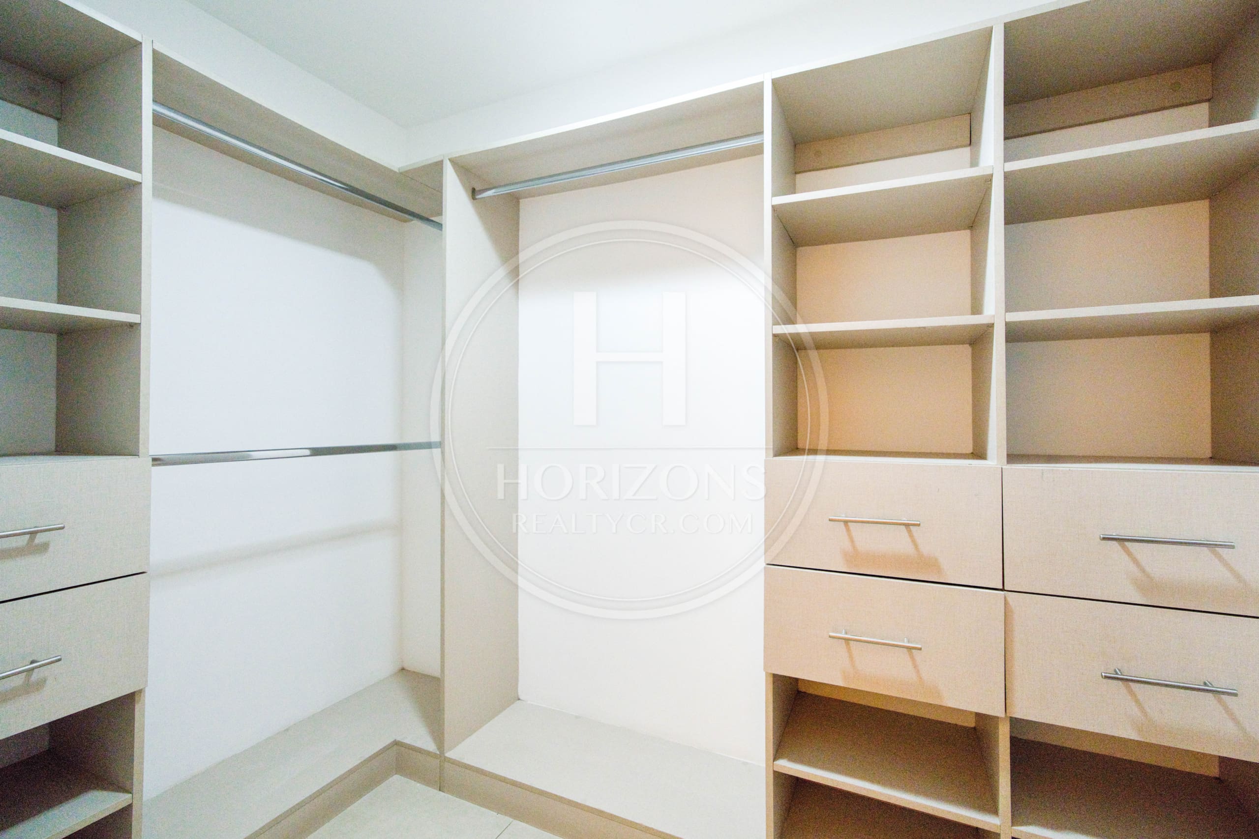 Casa en Venta Condominio La Estefana 3 Habitaciones Oficina noj1064