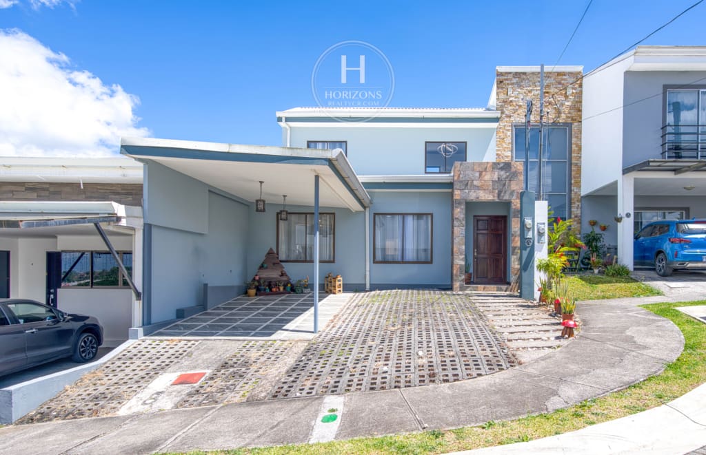 Se Vende Casa En Condominio Terralta 2 Habitaciones + 3 Estacionamientos Noj1059