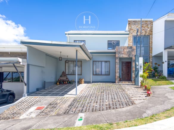Se Vende Casa En Condominio Terralta 2 Habitaciones + 3 Estacionamientos Noj1059