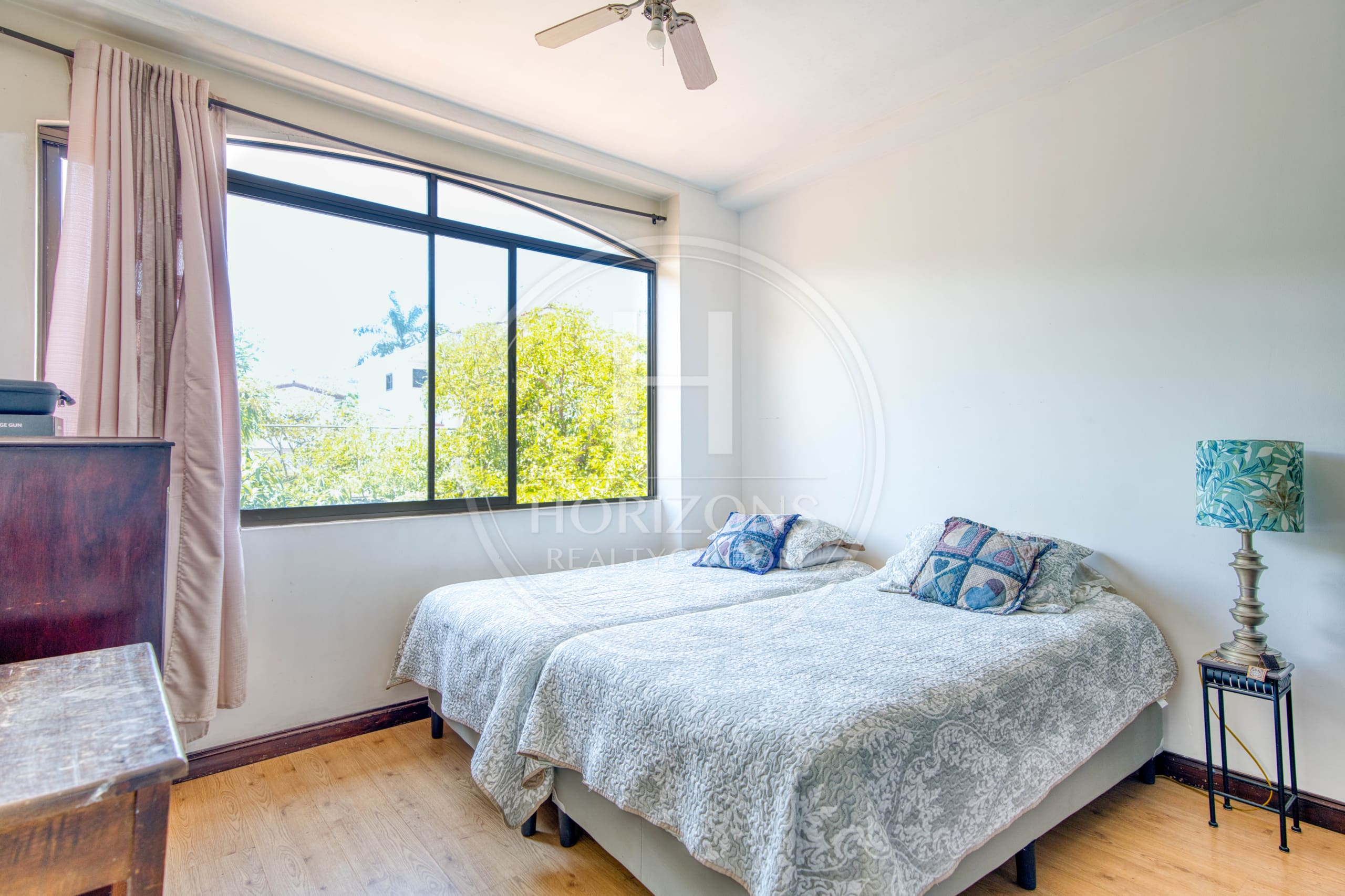 Espaciosa Casa en Condominio Bosque Dorado 613m2 Oportunidad en Santa Ana NOJ1065