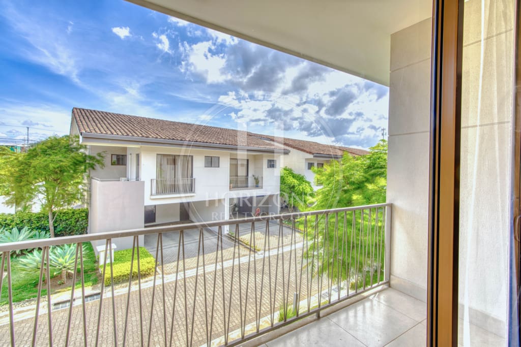 Casa en Venta Condominio La Estefana 3 Habitaciones Oficina noj1064