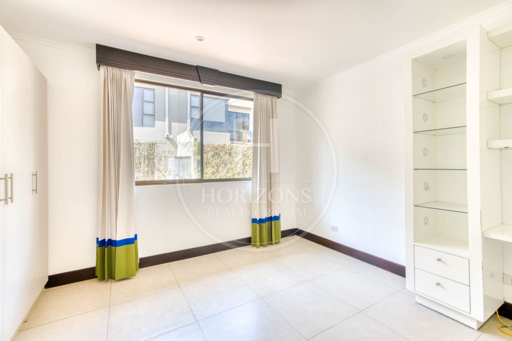 Casa en Venta Condominio La Estefana 3 Habitaciones Oficina noj1064