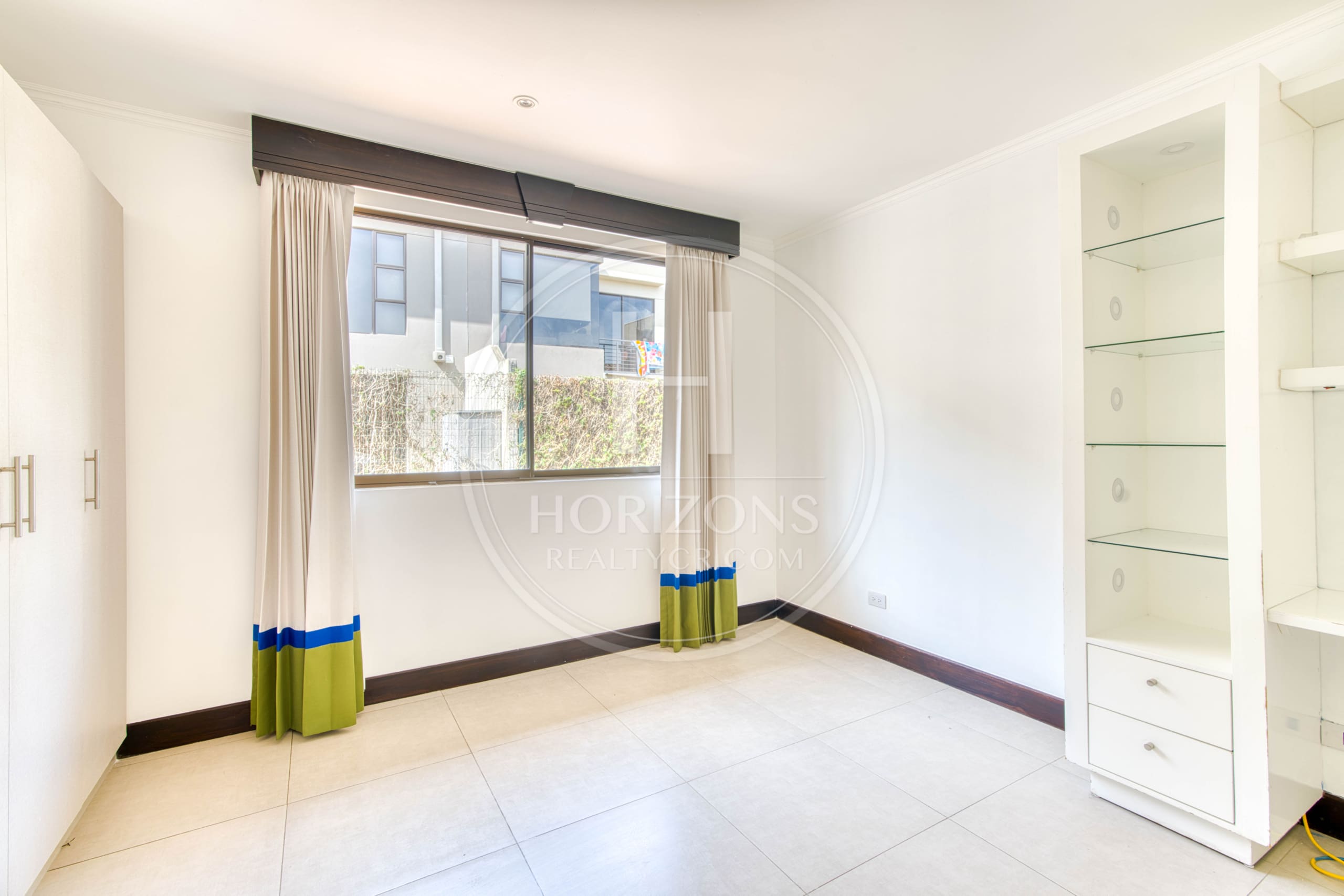 Casa en Venta Condominio La Estefana 3 Habitaciones Oficina noj1064
