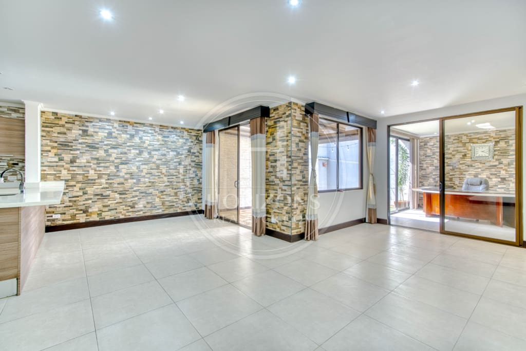Casa en Venta Condominio La Estefana 3 Habitaciones Oficina noj1064
