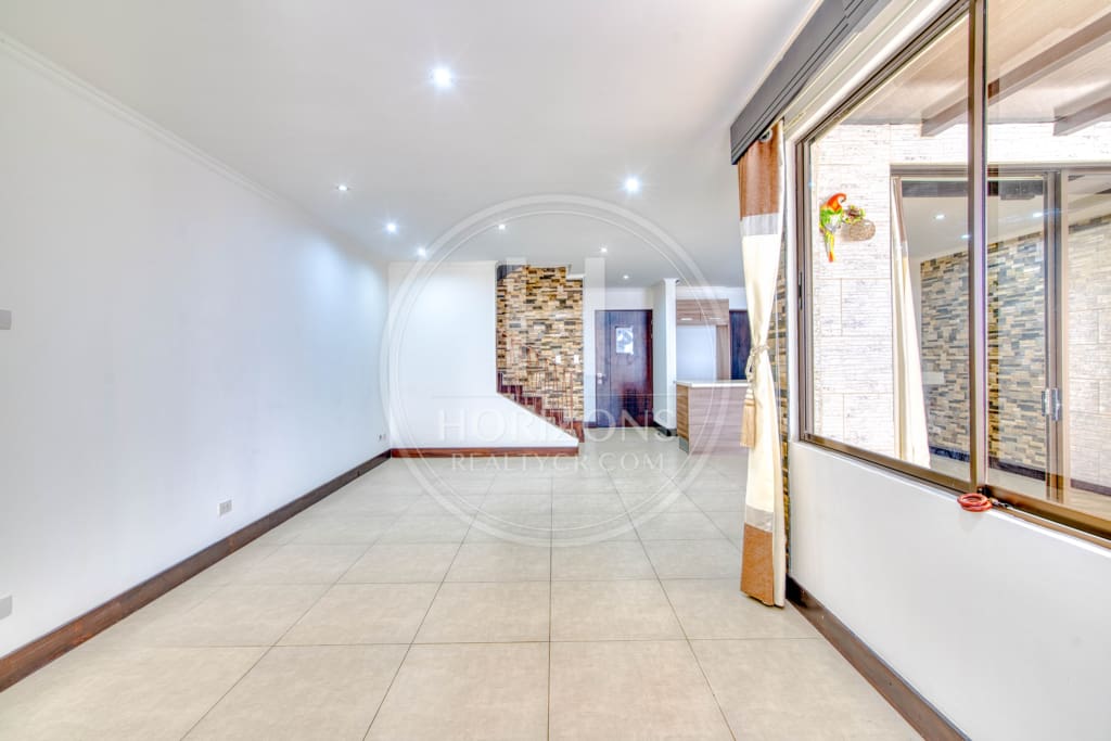 Casa en Venta Condominio La Estefana 3 Habitaciones Oficina noj1064