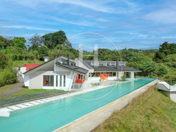 Venta De Exclusiva Residencia En Vazquez De Coronado Con Piscina Olímpica Y Vistas Panorámicas Noj1069