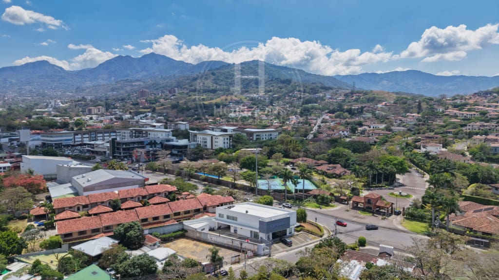 Guachipelín Escazú Lote de 560 m² para Desarrollo Residencial o Comercial Ubicación Estrategica nja1336