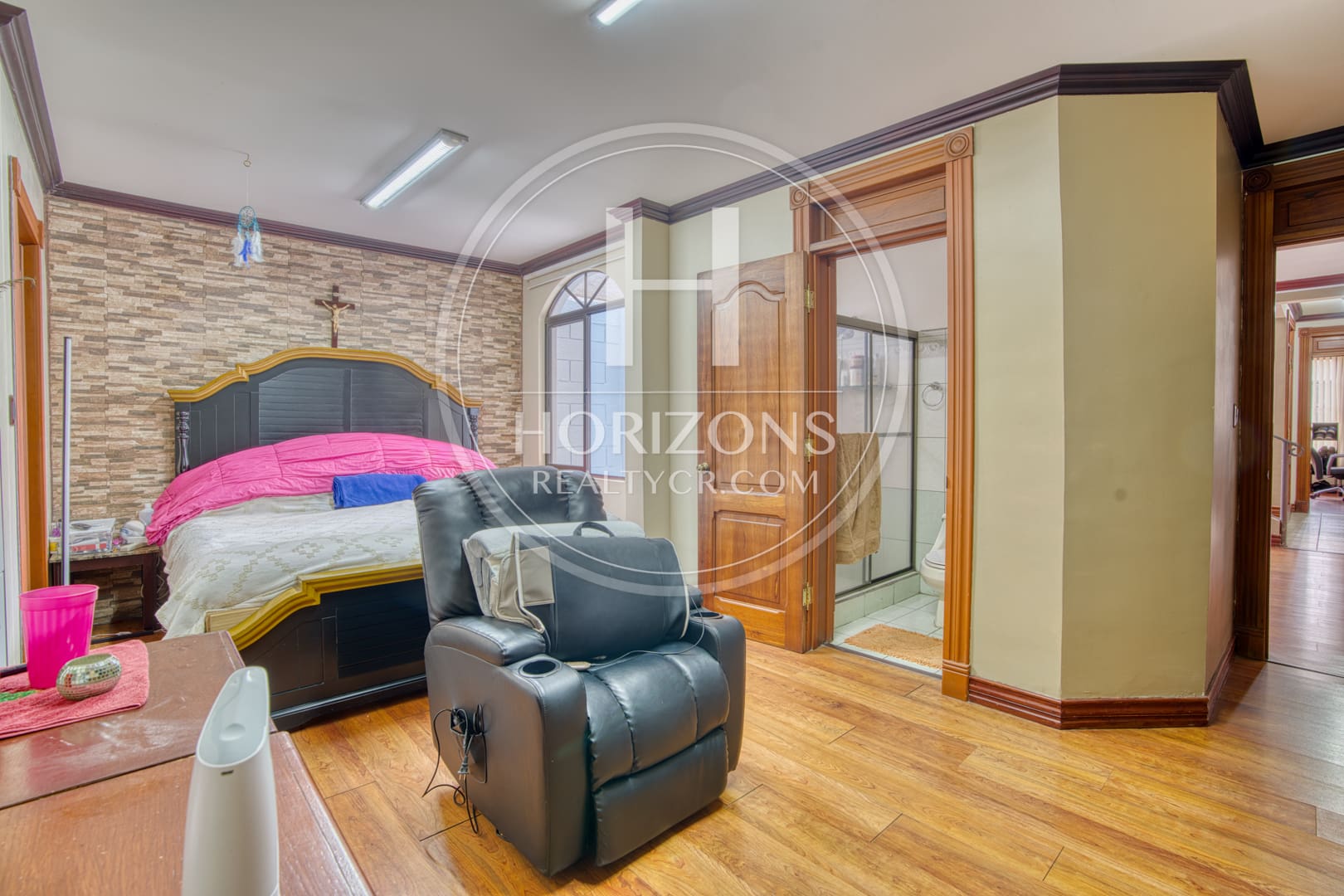 Venta Casa en Residencial Altamonte 4  Habitaciones Oficina Amplio Jardín 8 Parqueos NJA1341