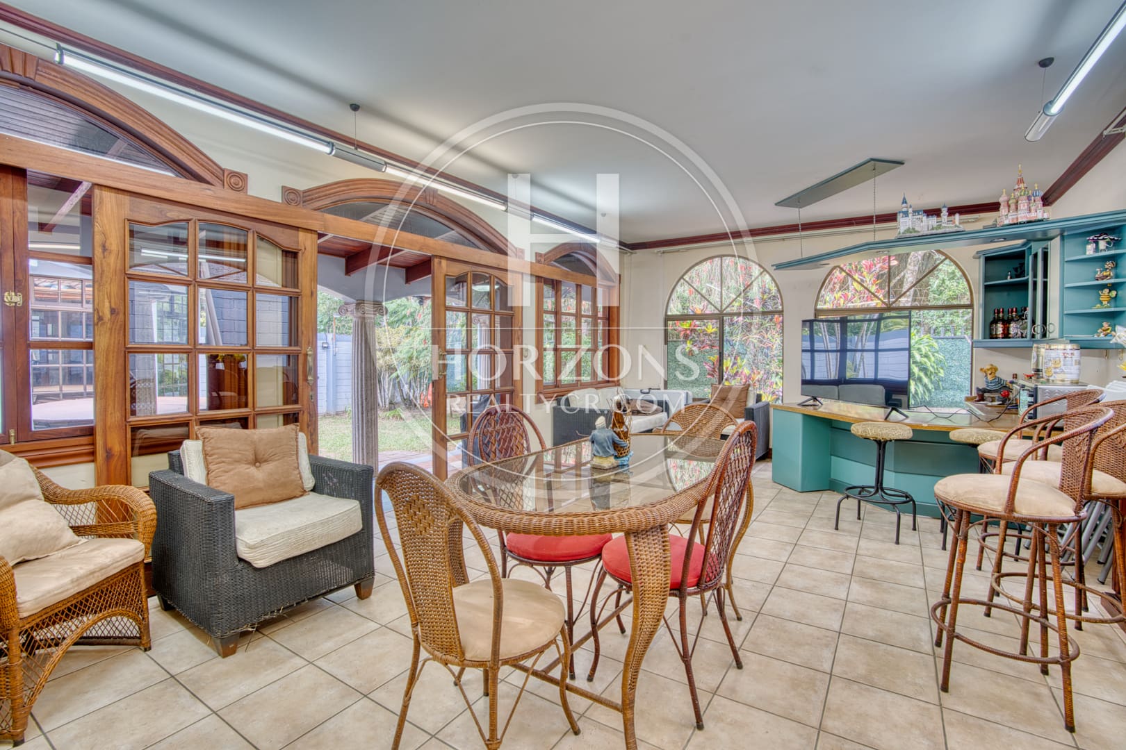 Venta Casa en Residencial Altamonte 4  Habitaciones Oficina Amplio Jardín 8 Parqueos NJA1341