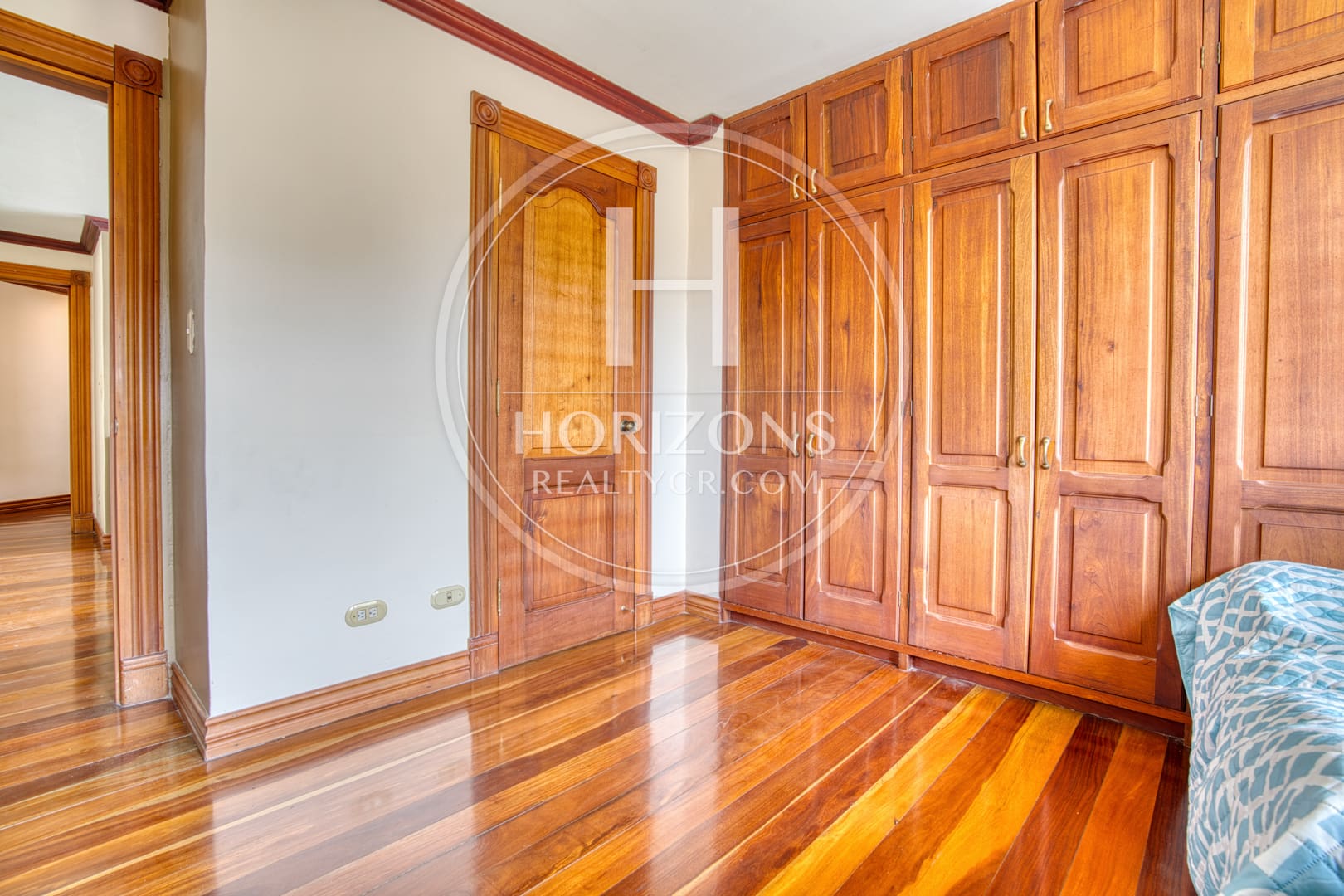 Venta Casa en Residencial Altamonte 4  Habitaciones Oficina Amplio Jardín 8 Parqueos NJA1341
