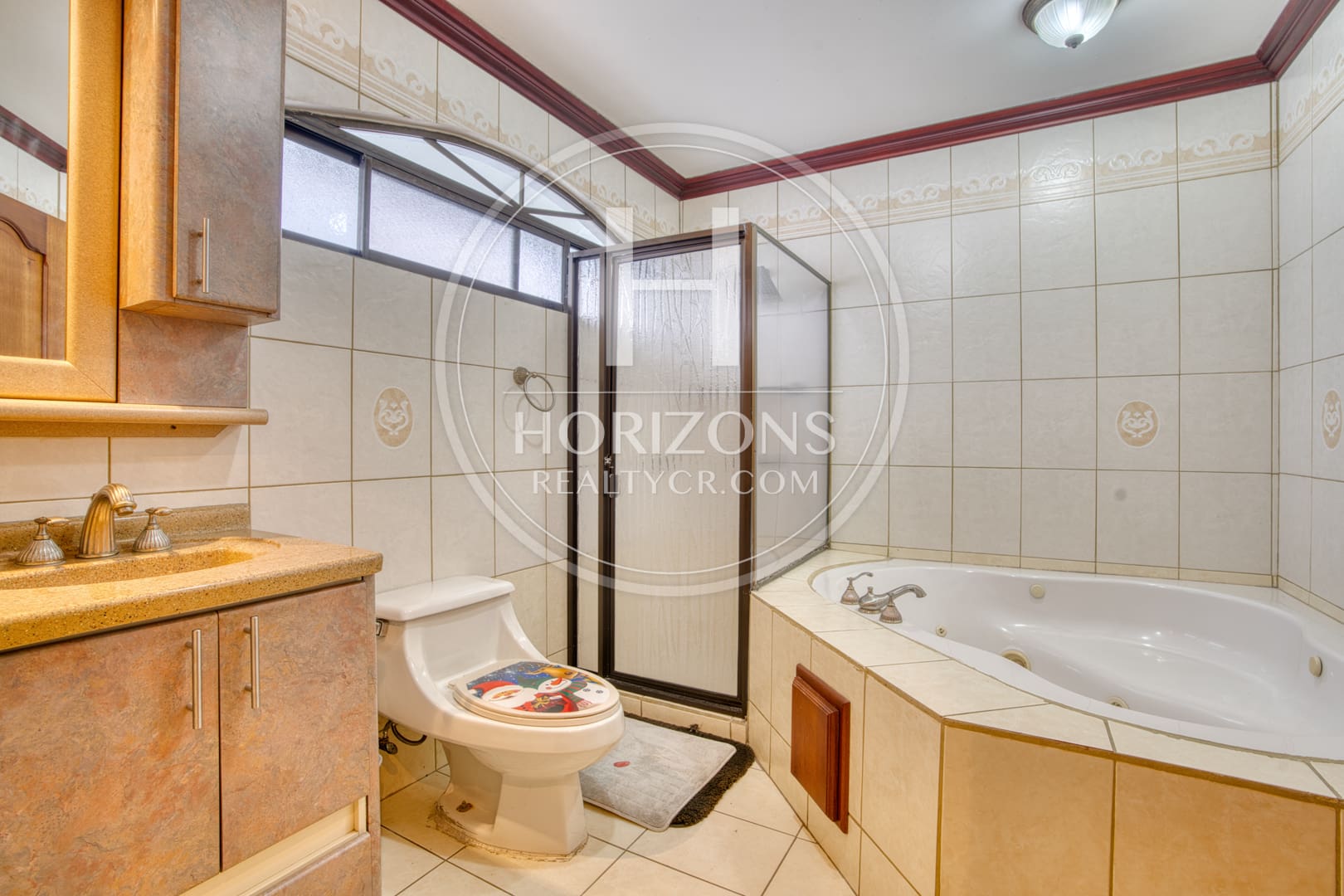 Venta Casa en Residencial Altamonte 4  Habitaciones Oficina Amplio Jardín 8 Parqueos NJA1341