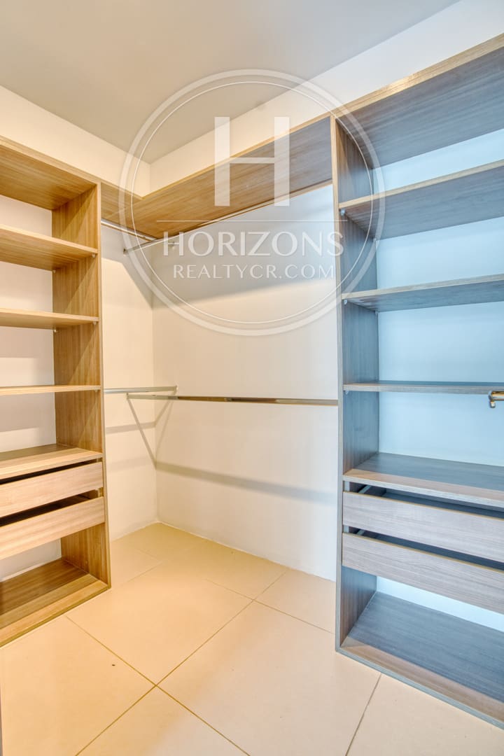 Venta de Apartamento en River Park Santa Ana en Primer Nivel Esquinero 2 Habitaciones nja1342