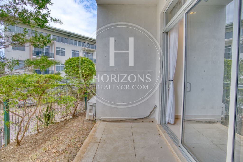 Venta de Apartamento en River Park Santa Ana en Primer Nivel Esquinero 2 Habitaciones nja1342