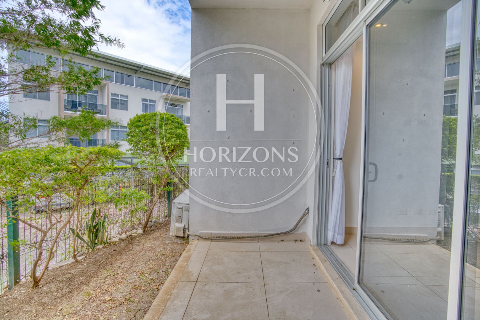 Venta de Apartamento en River Park Santa Ana en Primer Nivel Esquinero 2 Habitaciones nja1342