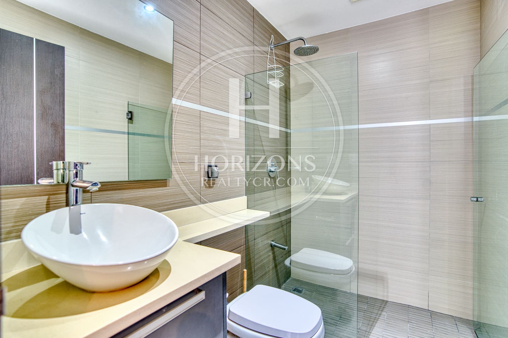 Venta de Apartamento en River Park Santa Ana en Primer Nivel Esquinero 2 Habitaciones nja1342