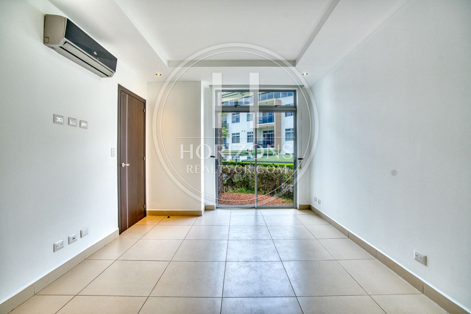 Venta de Apartamento en River Park Santa Ana en Primer Nivel Esquinero 2 Habitaciones nja1342