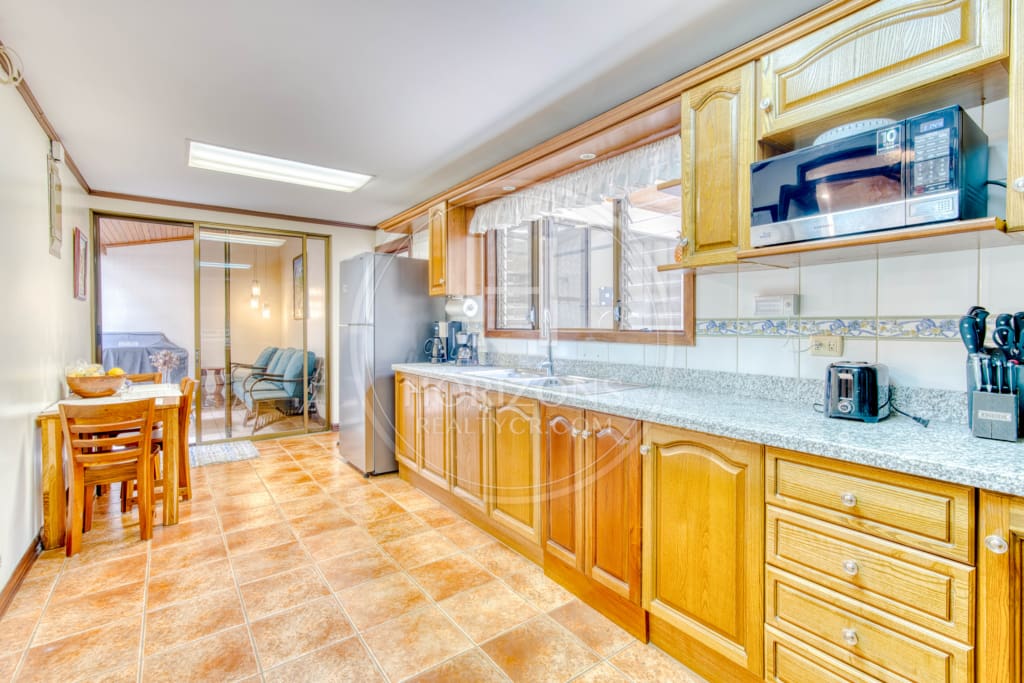 Se Vende Casa en Curridabat 4 Habitaciones 4 Estacionamientos noj1076