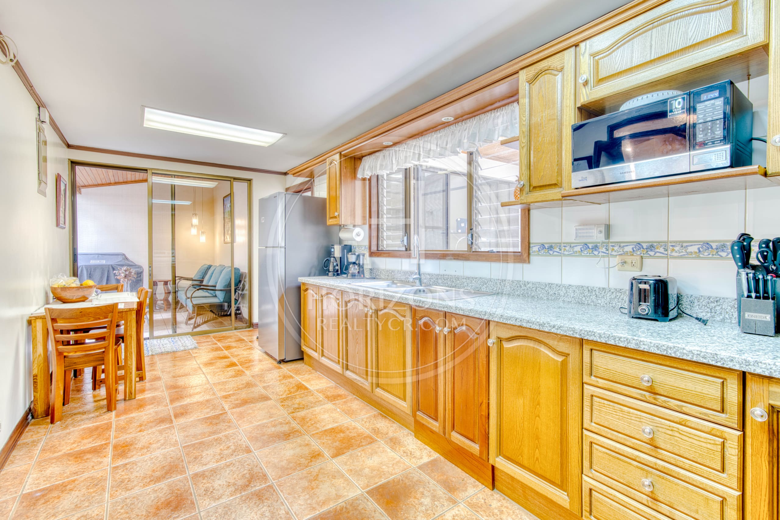 Se Vende Casa en Curridabat 4 Habitaciones 4 Estacionamientos noj1076