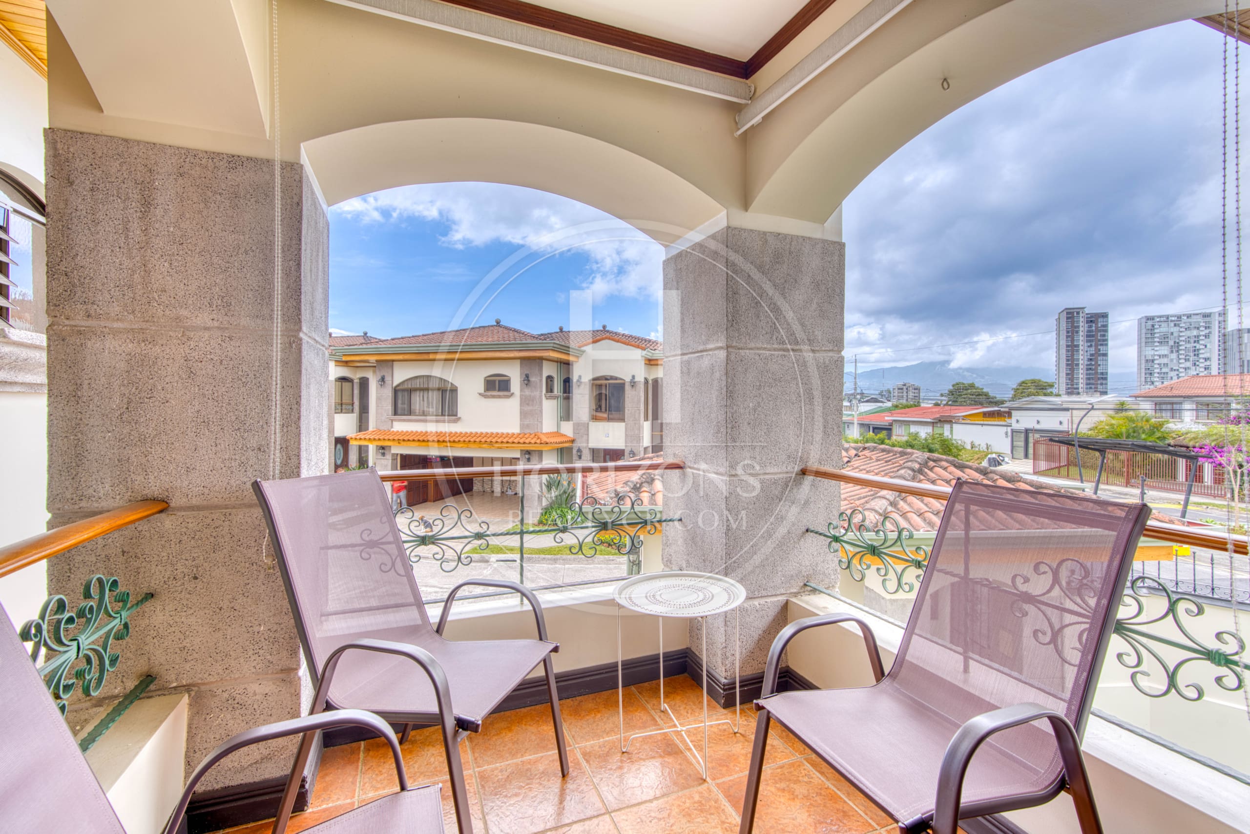 Se Vende Casa en Curridabat 4 Habitaciones 4 Estacionamientos noj1076