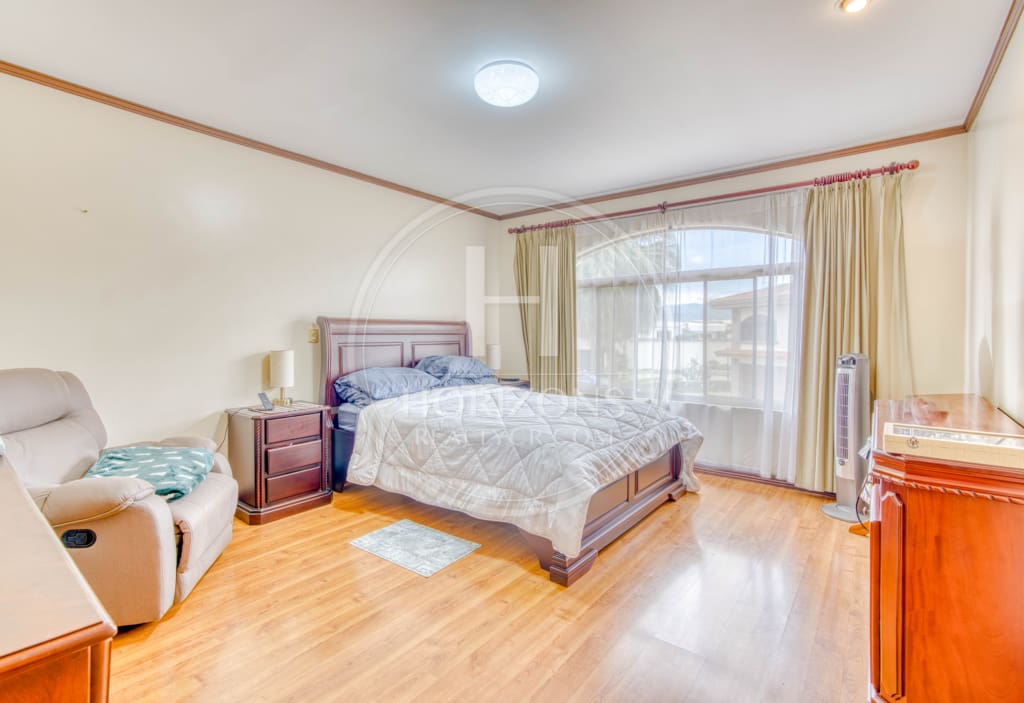 Se Vende Casa en Curridabat 4 Habitaciones 4 Estacionamientos noj1076