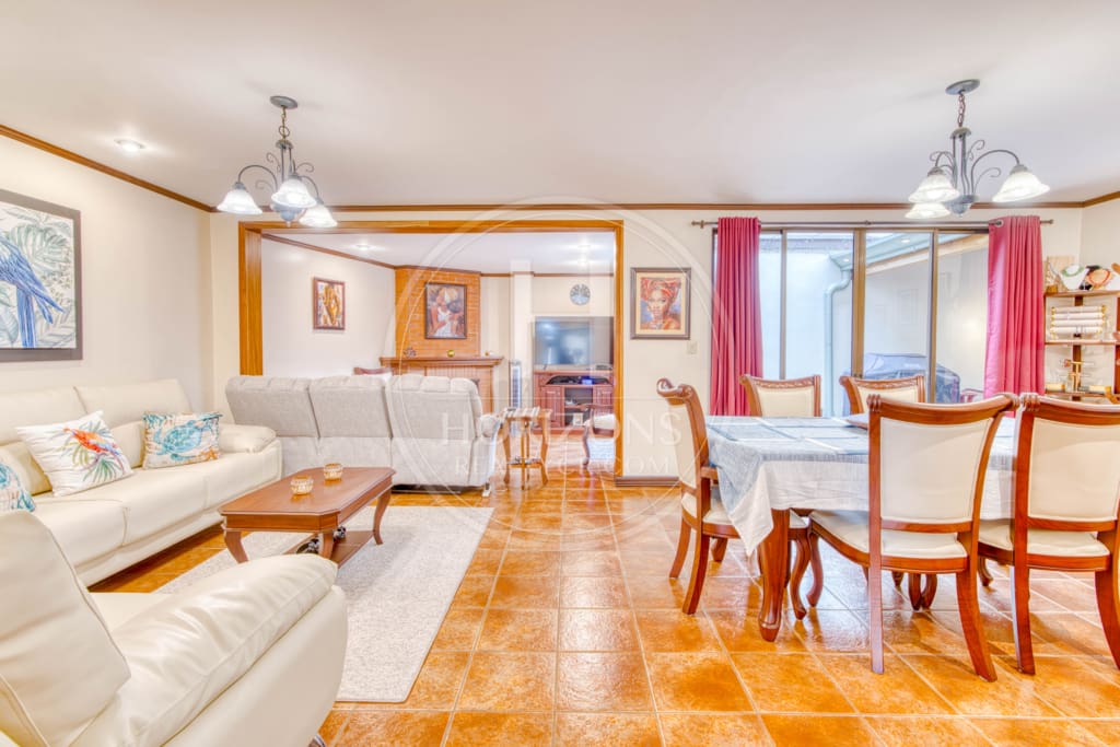 Se Vende Casa en Curridabat 4 Habitaciones 4 Estacionamientos noj1076