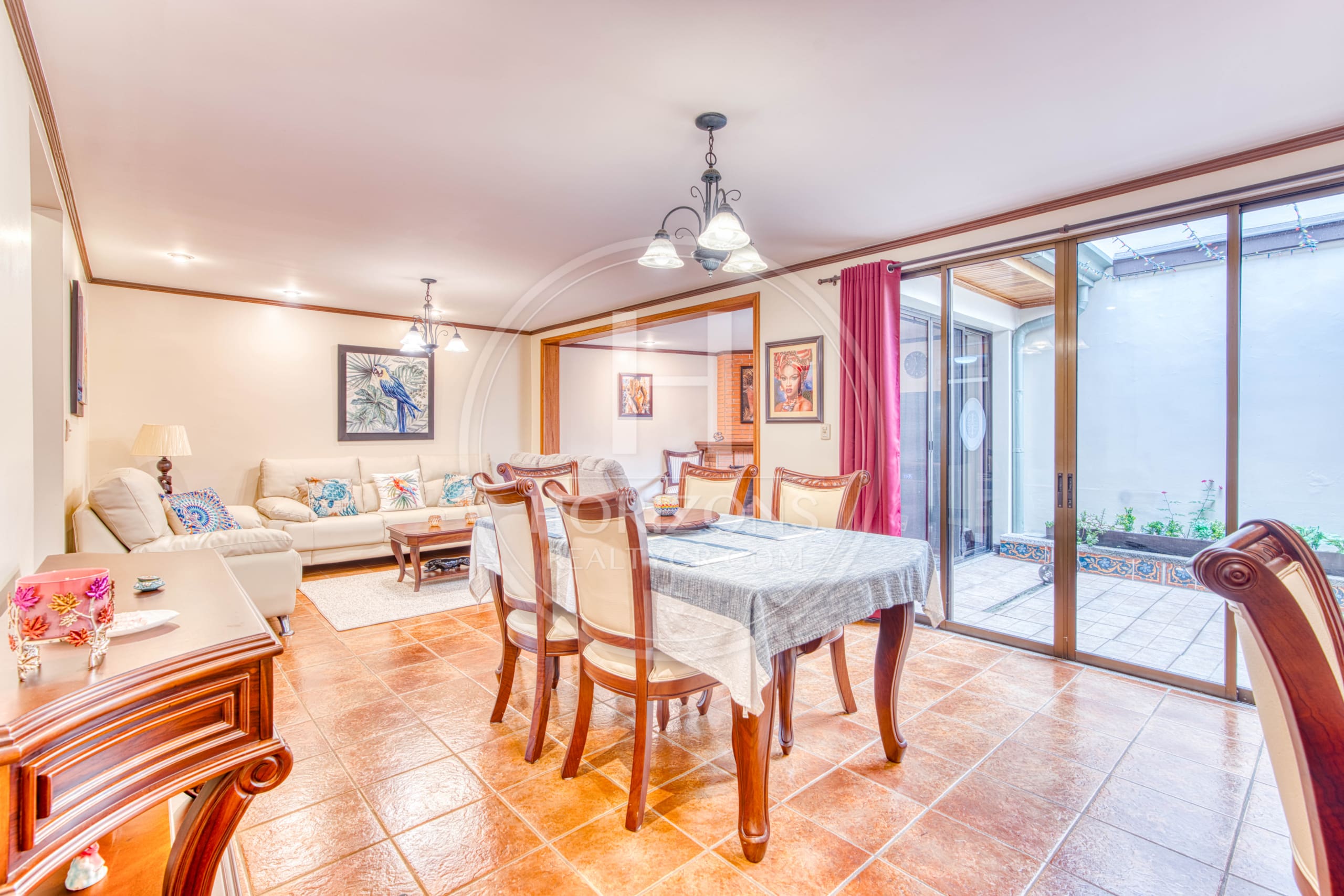 Se Vende Casa en Curridabat 4 Habitaciones 4 Estacionamientos noj1076