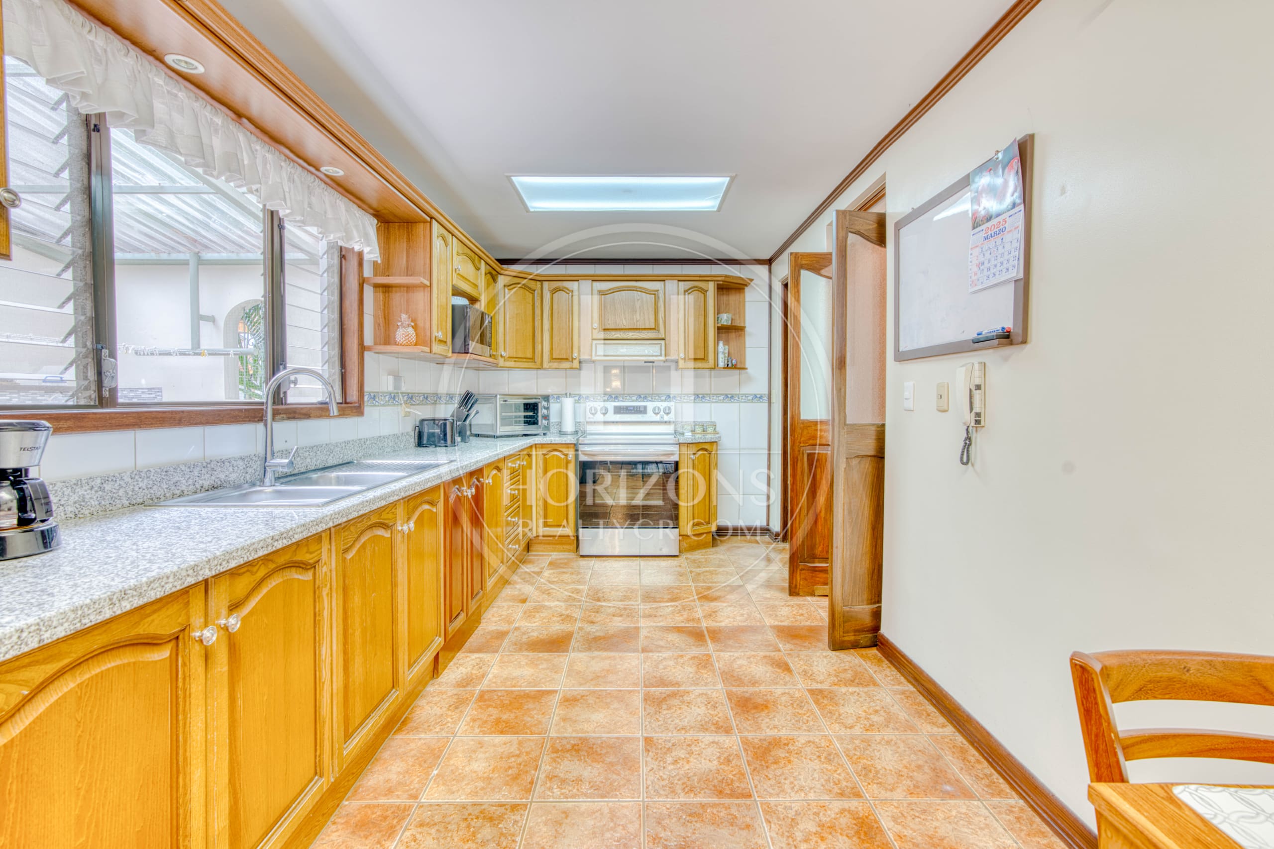 Se Vende Casa en Curridabat 4 Habitaciones 4 Estacionamientos noj1076