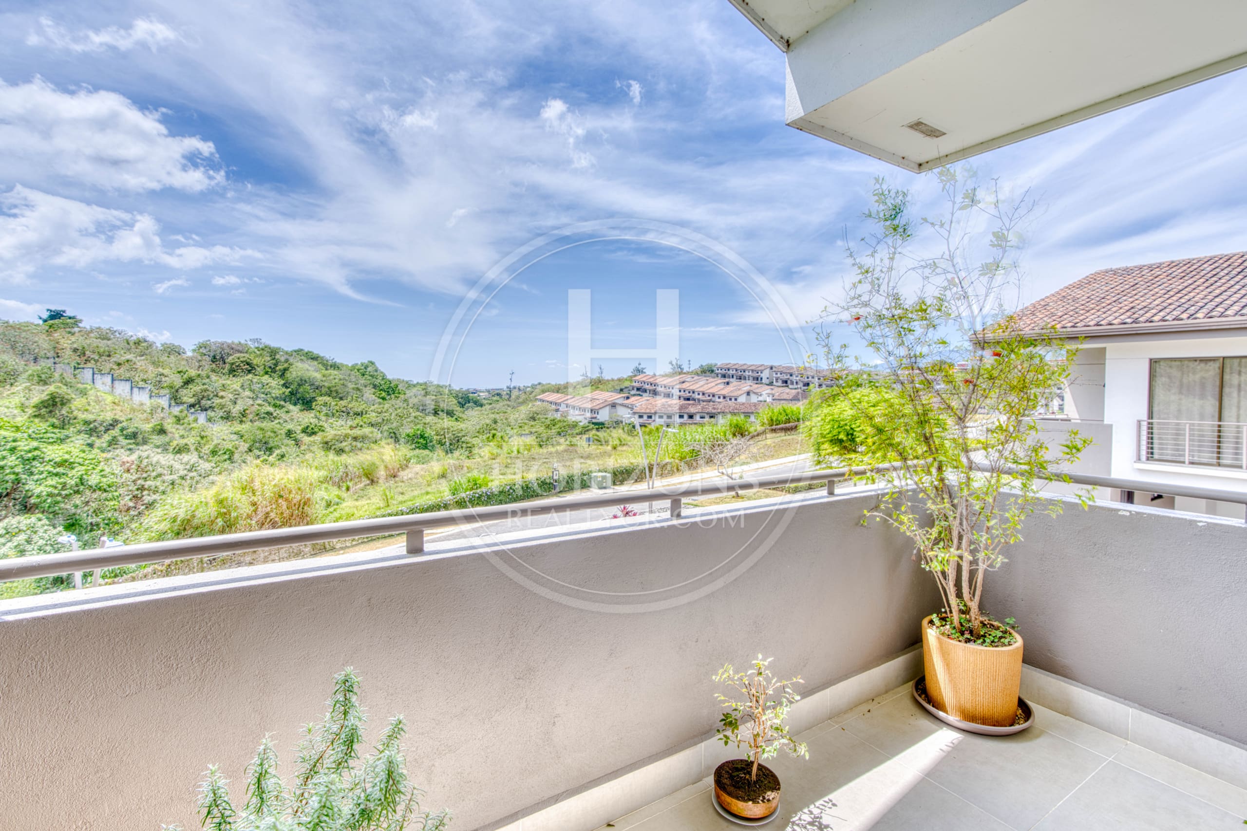 Se Vende Casa con Patio en Condominio La Estefana 3 Habitaciones 4 Estacionamientos noj1074