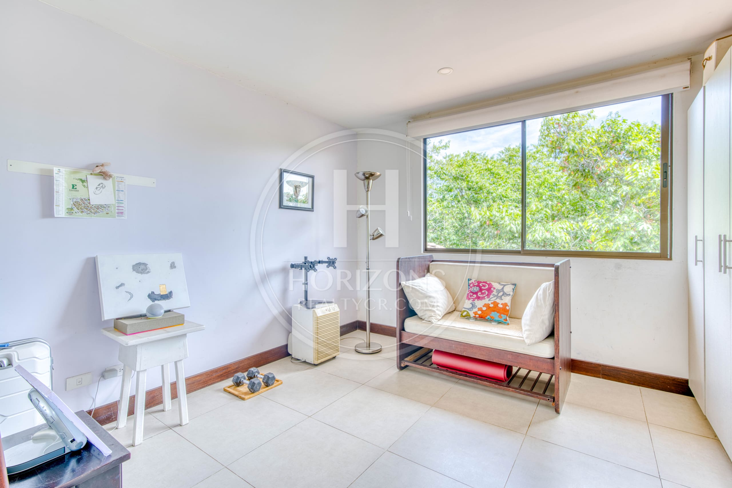 Se Vende Casa con Patio en Condominio La Estefana 3 Habitaciones 4 Estacionamientos noj1074