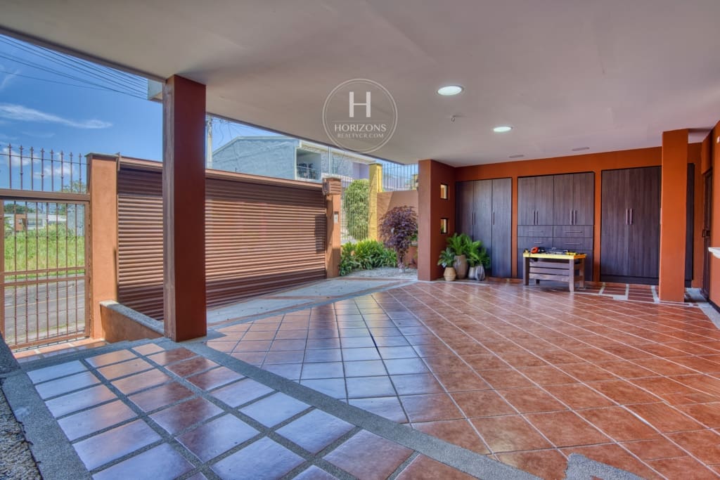 Casa  en Venta Tres Ríos Residencial Omega con 4 Habitaciones mas Oficina nja1347