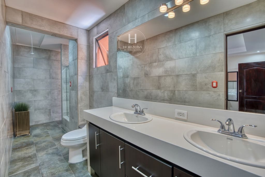 Casa  en Venta Tres Ríos Residencial Omega con 4 Habitaciones mas Oficina nja1347