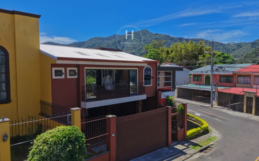 Casa  en Venta Tres Ríos Residencial Omega con 4 Habitaciones mas Oficina nja1347