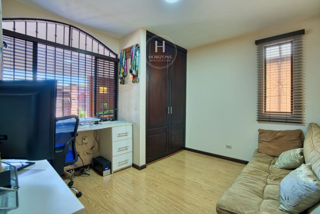 Casa  en Venta Tres Ríos Residencial Omega con 4 Habitaciones mas Oficina nja1347