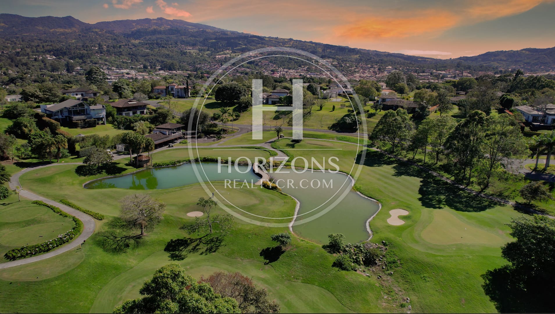 Lote 2705m2 Esquinero en Monteran Condominio Curridabat nja1344