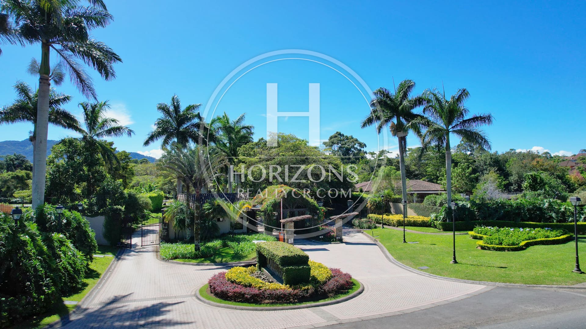 Lote 2705m2 Esquinero en Monteran Condominio Curridabat nja1344