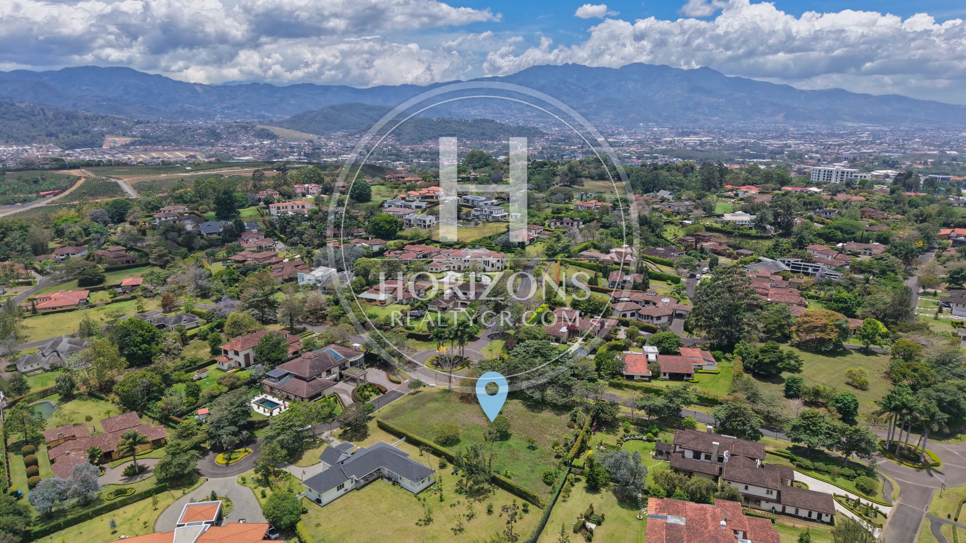 Lote 2705m2 Esquinero en Monteran Condominio Curridabat nja1344