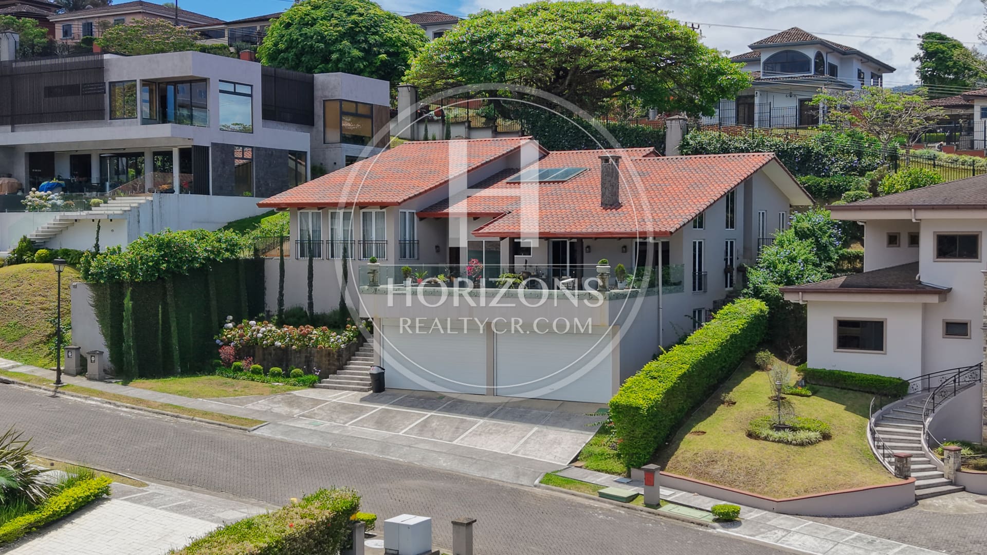 Casa Contemporánea en Venta Condominio Guayaquil Colinas de Montealegre con Vistas Panorámicas nja1346