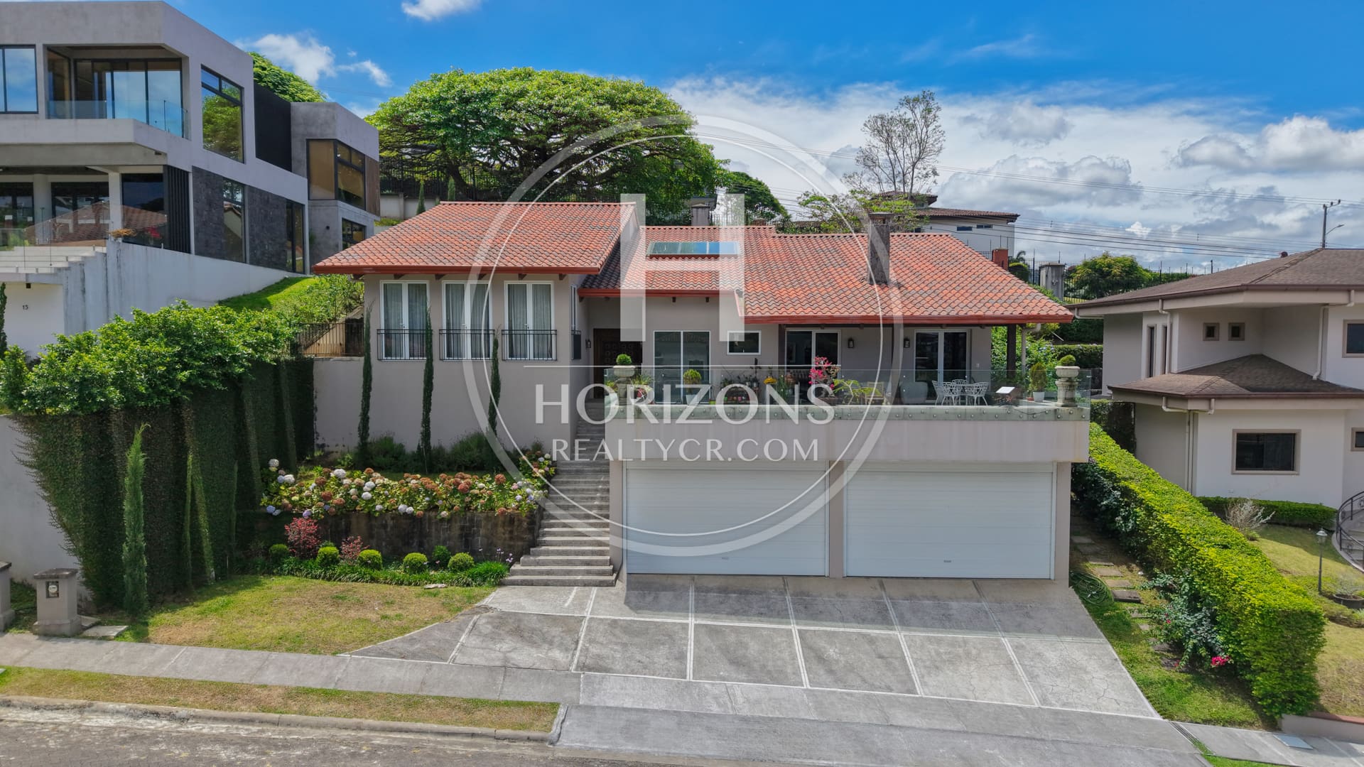 Casa Contemporánea en Venta Condominio Guayaquil Colinas de Montealegre con Vistas Panorámicas nja1346