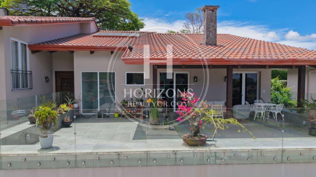 Casa Contemporánea en Venta Condominio Guayaquil Colinas de Montealegre con Vistas Panorámicas nja1346