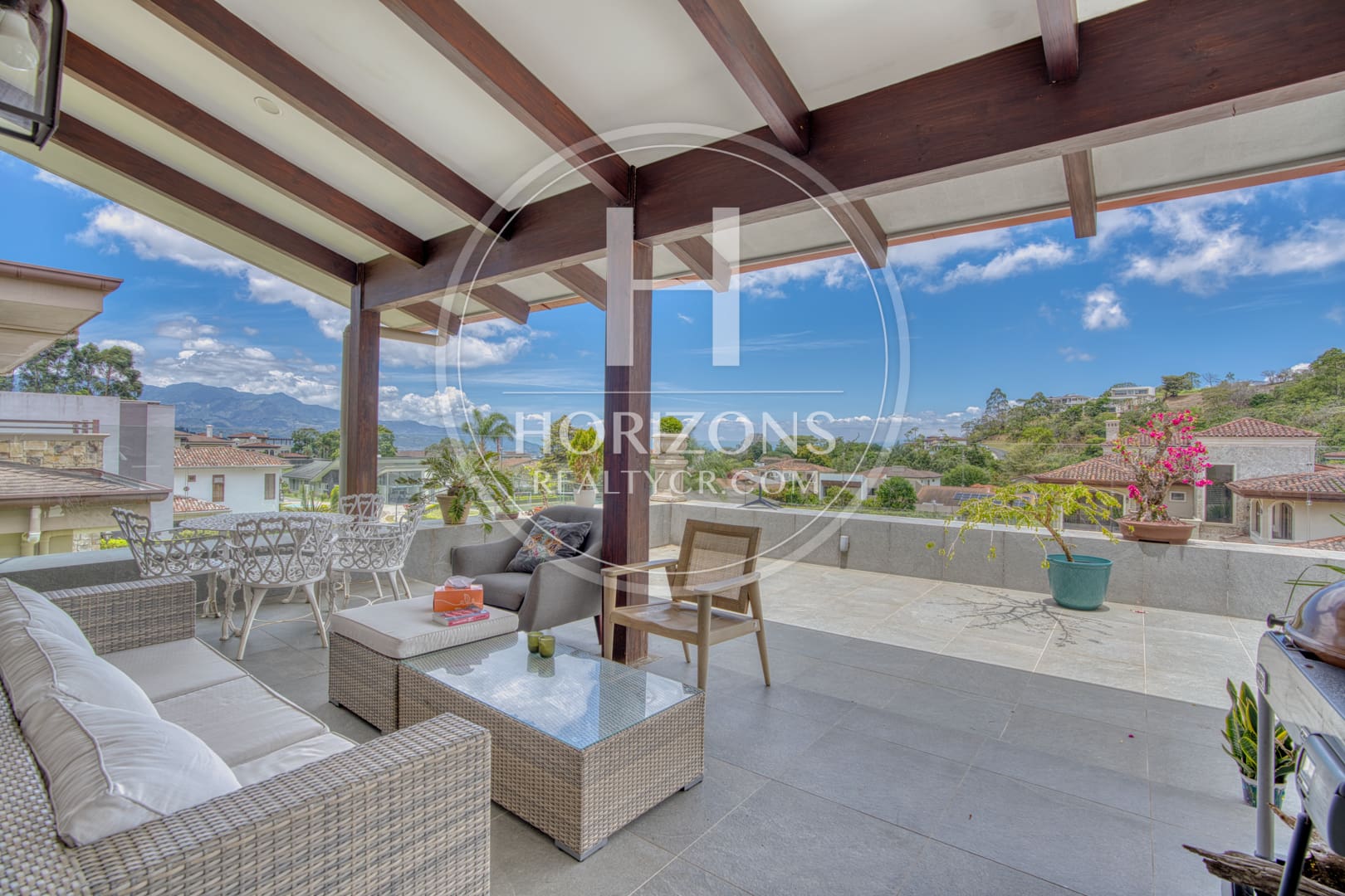 Casa Contemporánea en Venta Condominio Guayaquil Colinas de Montealegre con Vistas Panorámicas nja1346
