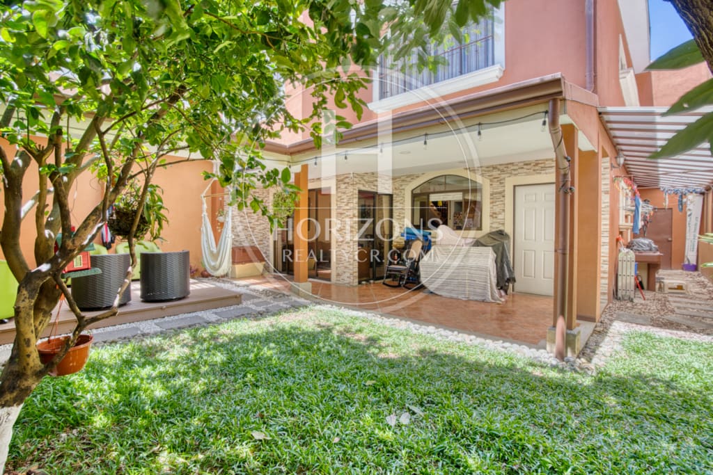 Casa  en Venta Tres Ríos Residencial Omega con 4 Habitaciones mas Oficina nja1347