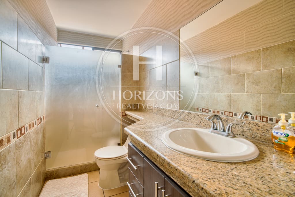 Casa  en Venta Tres Ríos Residencial Omega con 4 Habitaciones mas Oficina nja1347